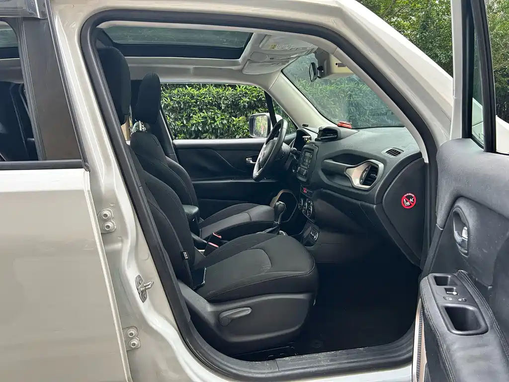Jeep Renegade — миниатюра 6