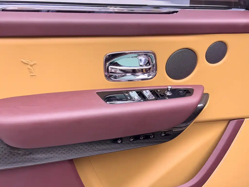 Rolls-Royce Cullinan — миниатюра 13