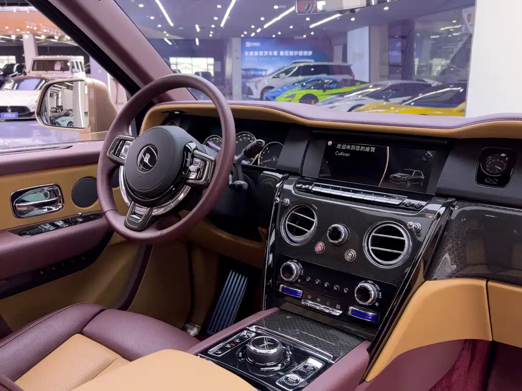 Rolls-Royce Cullinan — миниатюра 17