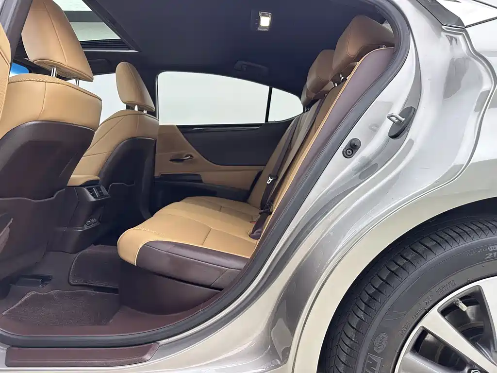 Lexus ES — миниатюра 8