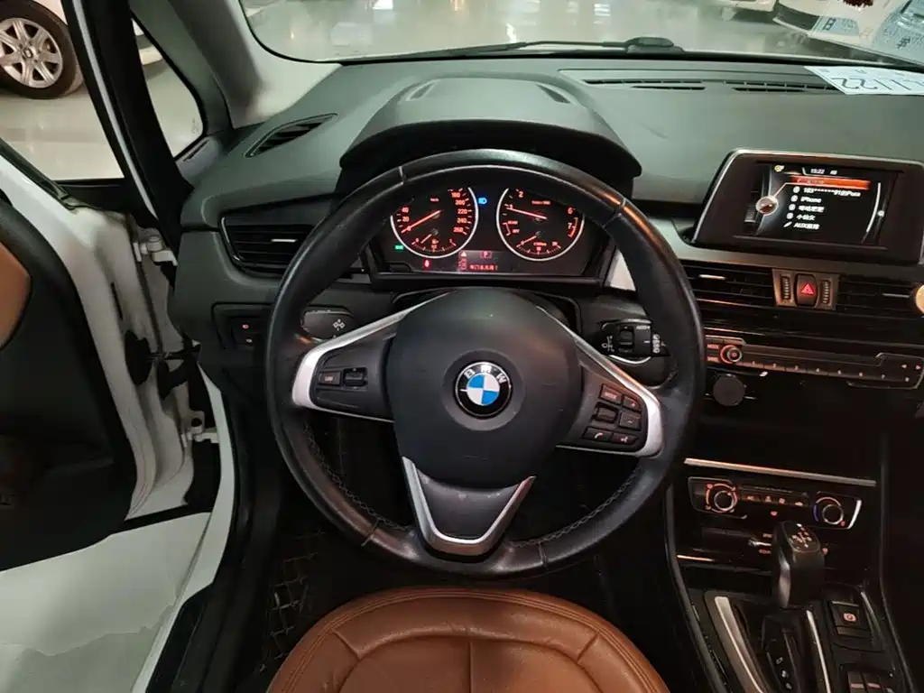 BMW 2 Series Active Tourer — миниатюра 11