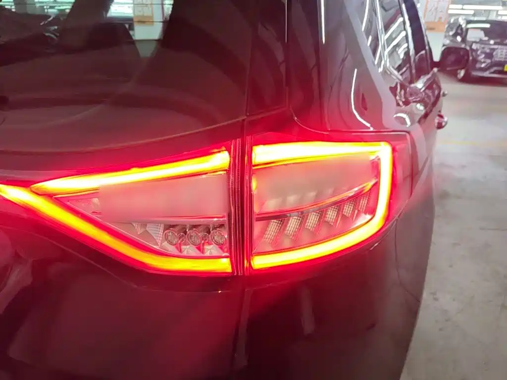 Ford Edge — миниатюра 8