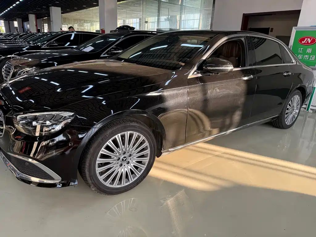 Mercedes-Benz E-Class — миниатюра 2