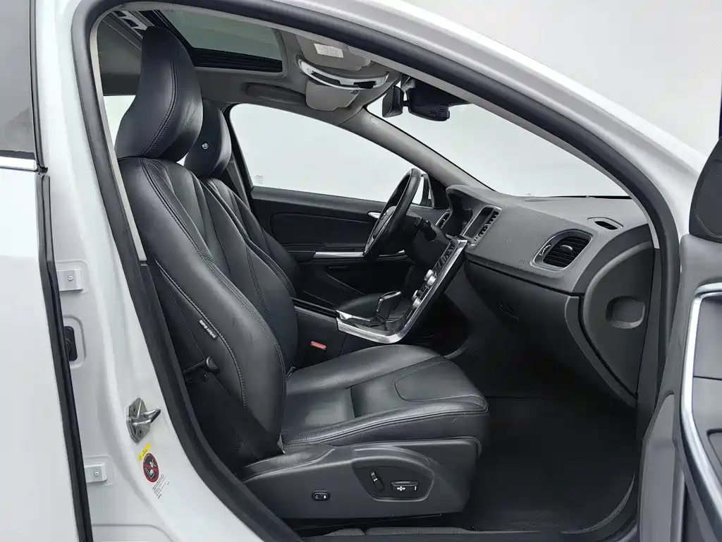 Volvo S60 — миниатюра 23
