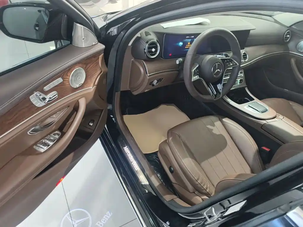 Mercedes-Benz E-Class 2023 — фото 15