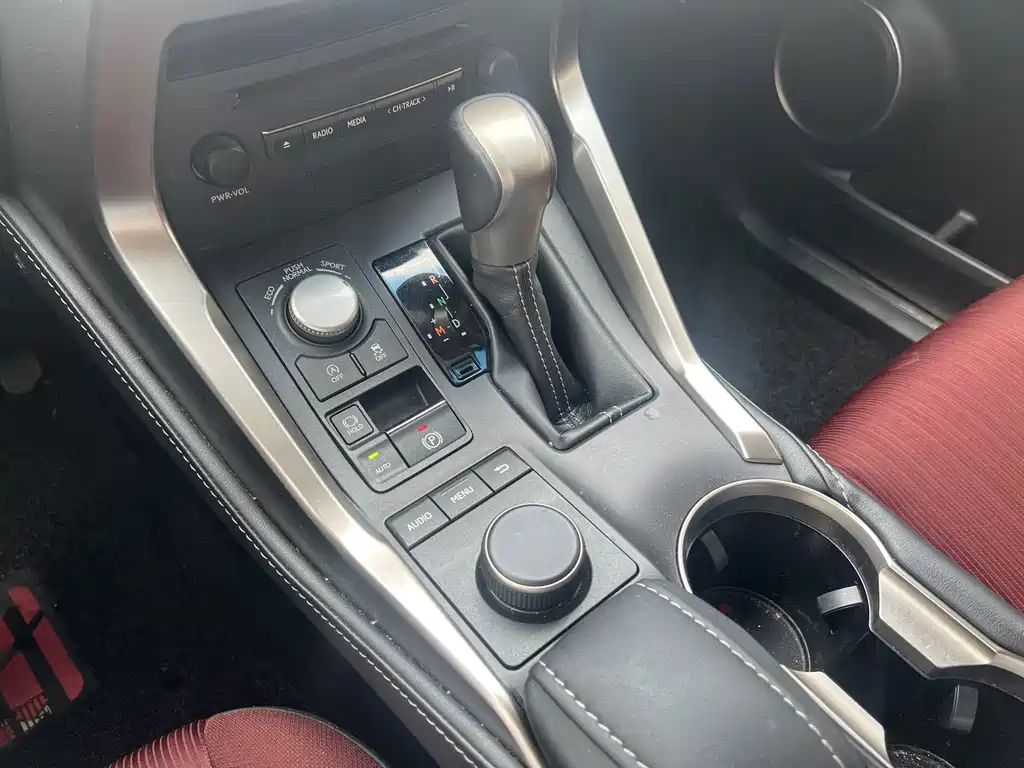 Lexus NX — миниатюра 9