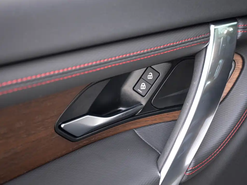 Land Rover Discovery Sport — миниатюра 30