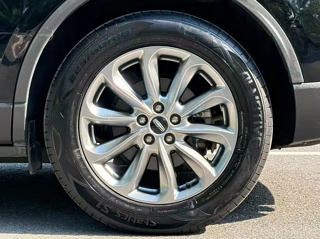 Lincoln Corsair — миниатюра 9