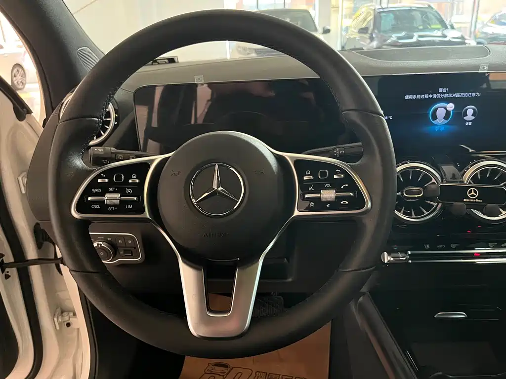 Mercedes-Benz GLA — миниатюра 12