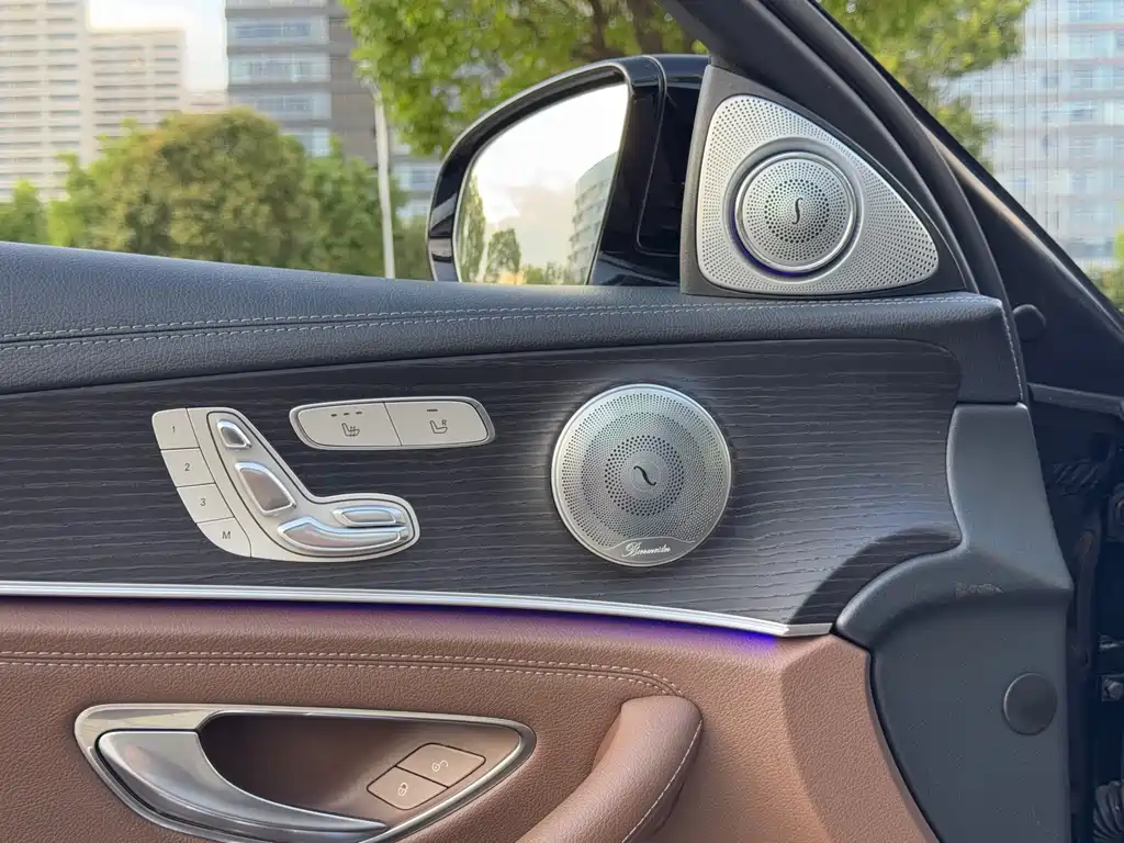Mercedes-Benz E-Class — миниатюра 9