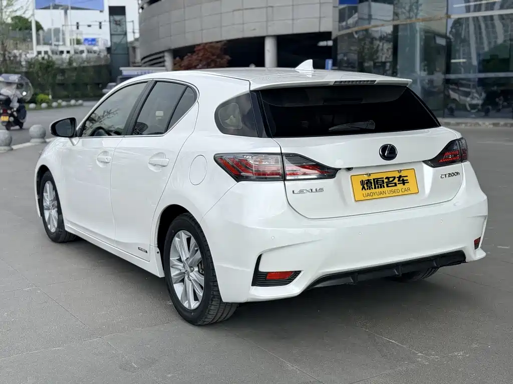 Lexus CT — миниатюра 5