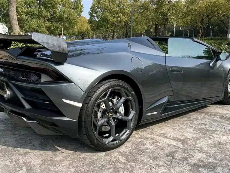 LAMBORGHINI HURACÁN