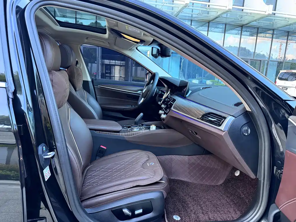 BMW 5 Series — миниатюра 14