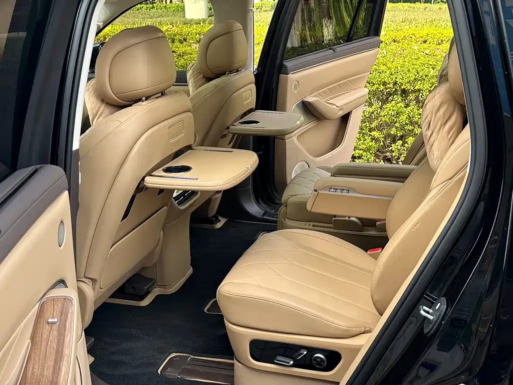 AITO ASK THE WORLD M8