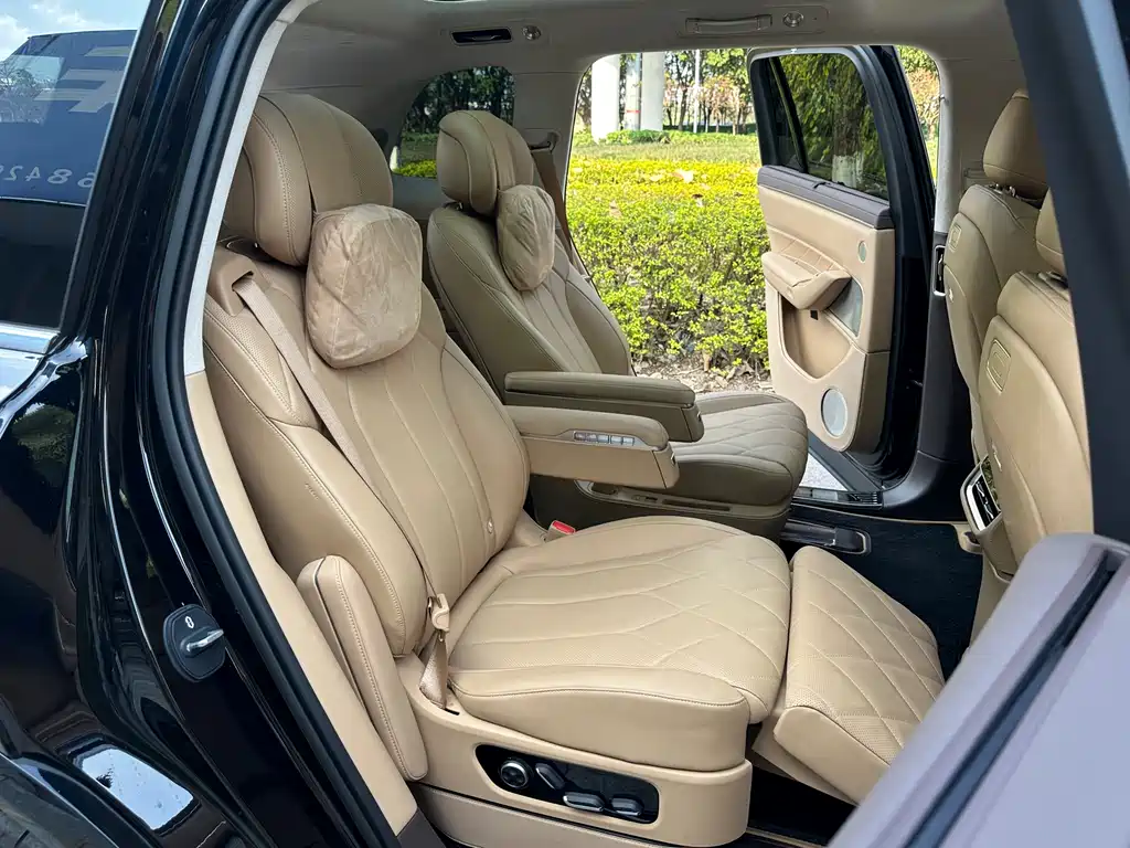 AITO ASK THE WORLD M8