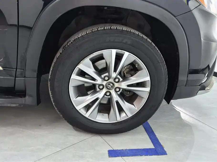 Toyota Highlander 2017 2.0T Elite 7 мест