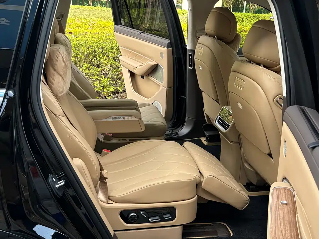 AITO ASK THE WORLD M8