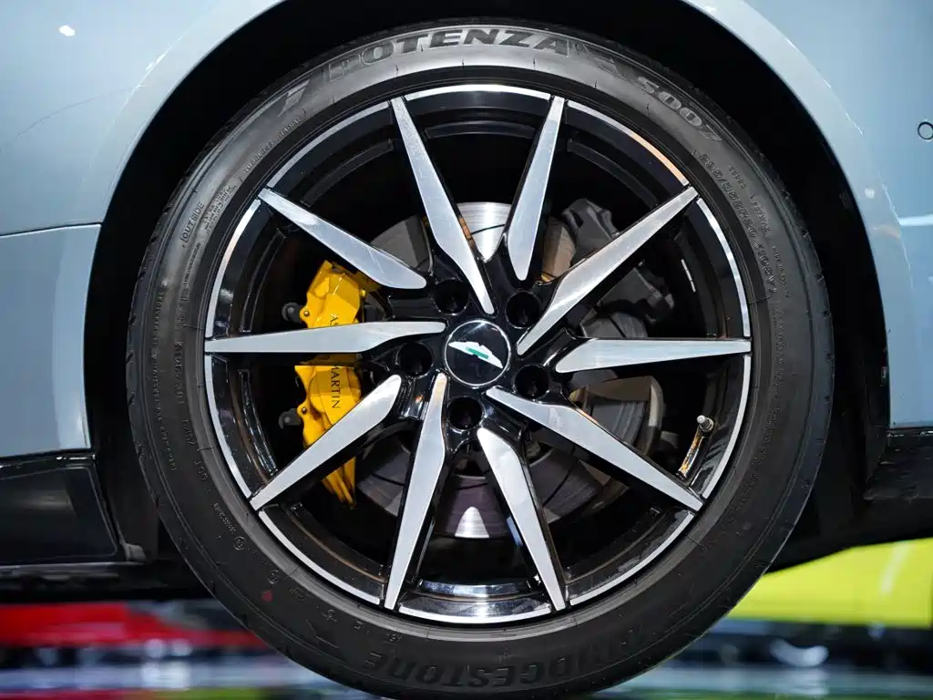 Aston Martin DB11 — миниатюра 3