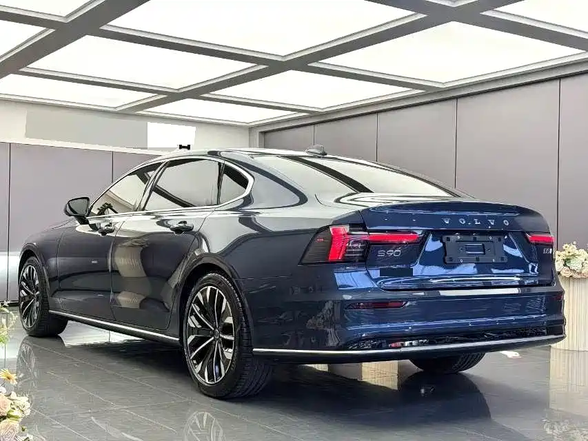 Volvo S90 — миниатюра 9
