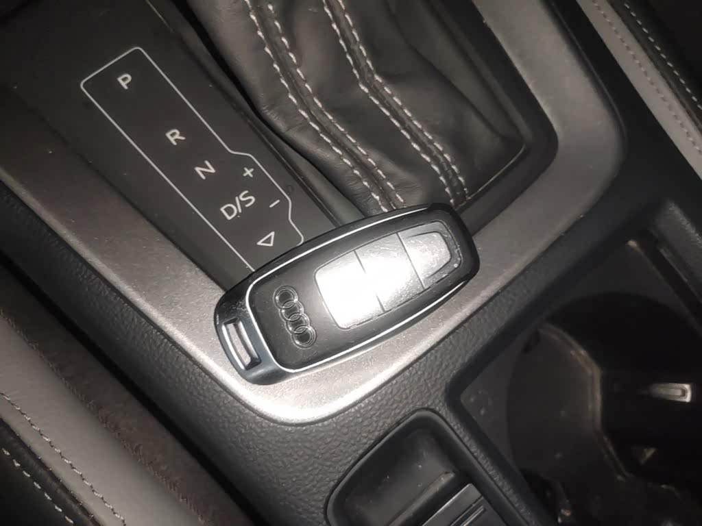 Audi Q3 1.4 л 2022 г. Белый, пробег 49700 км