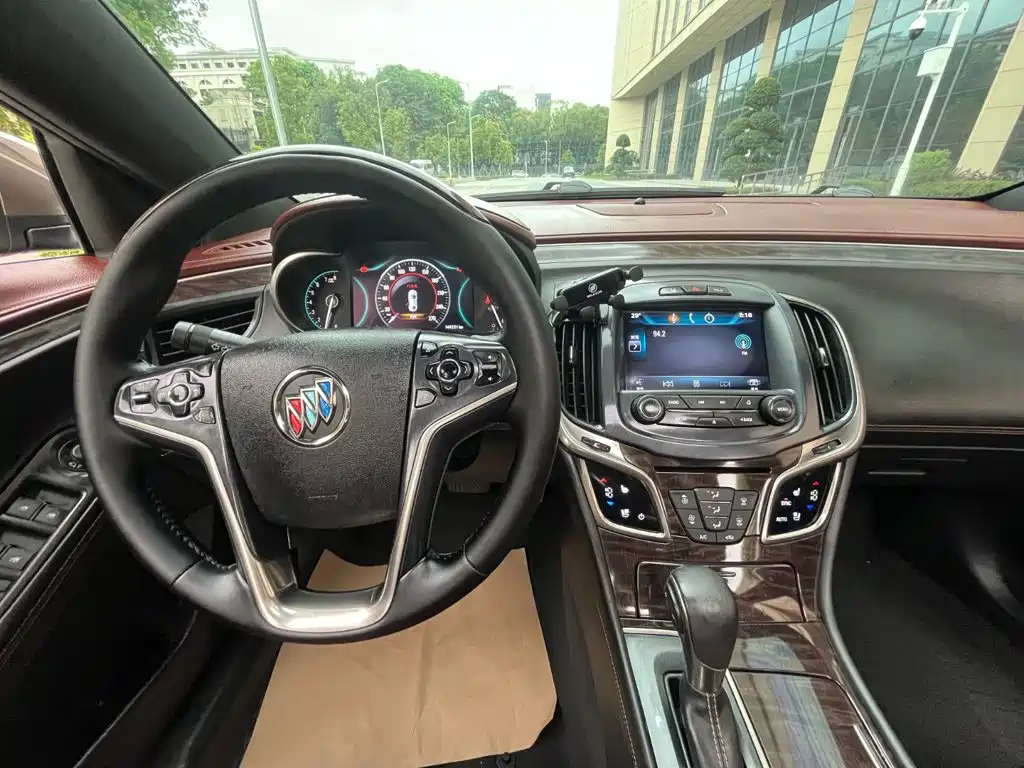 Buick LaCrosse — миниатюра 10