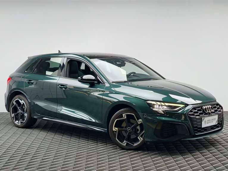 Audi A3 1.4 л 2023 г. Зелёный, пробег 33000 км