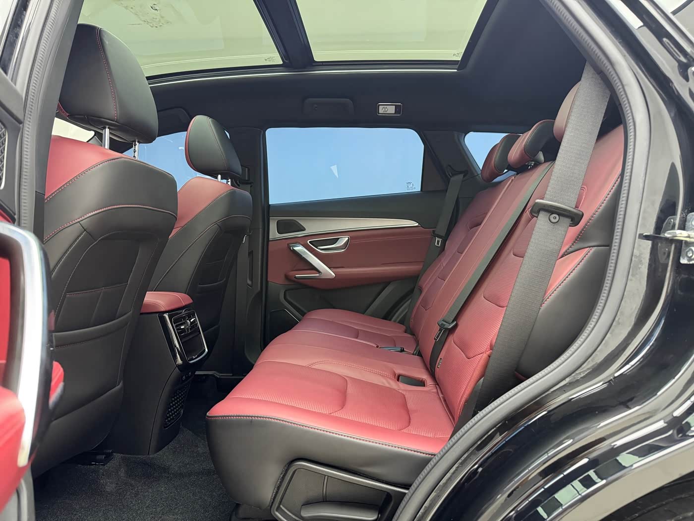 Jetour Jetour X70 PLUS 1.5 л 2023 г. Чёрный, пробег 42000 км