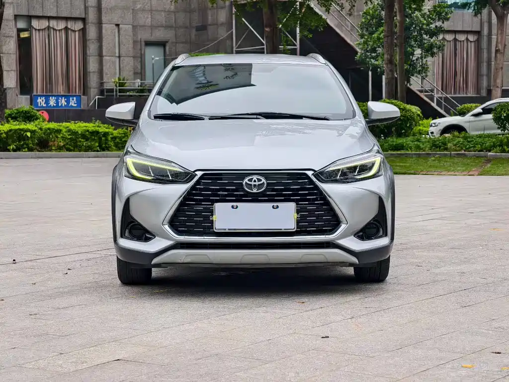 Toyota Yaris L - фото 2