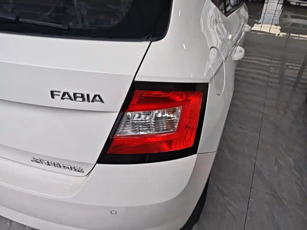 Skoda Fabia — миниатюра 8