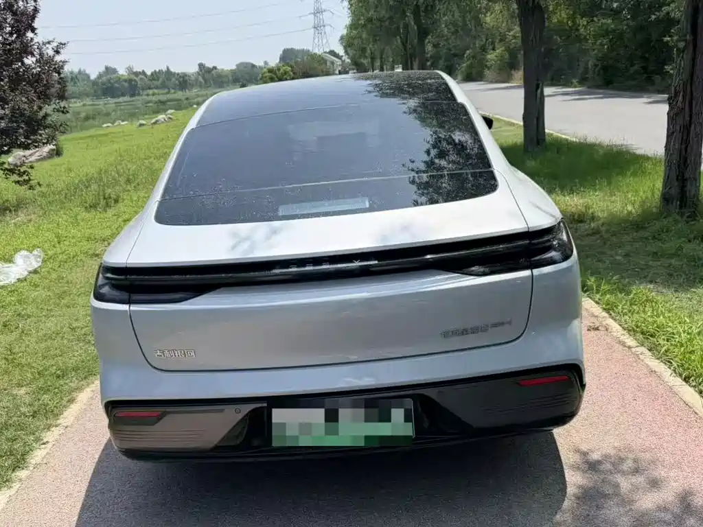 Geely Galaxy Galaxy 8 8 2025 130km EM-i Luxury