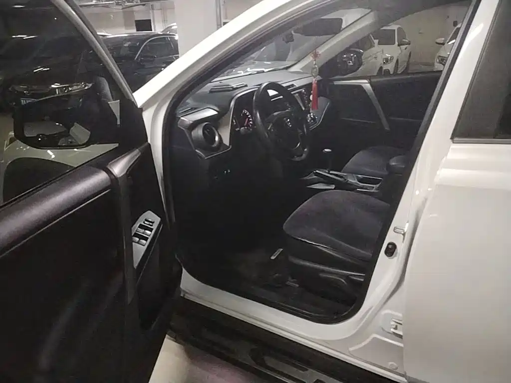 Toyota RAV4 — миниатюра 19