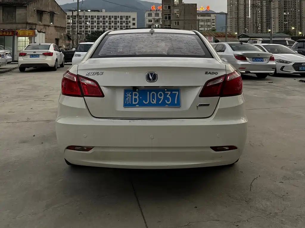 Changan Eado — миниатюра 4
