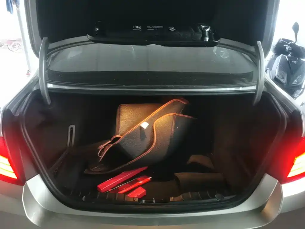 BMW 5 Series — миниатюра 19