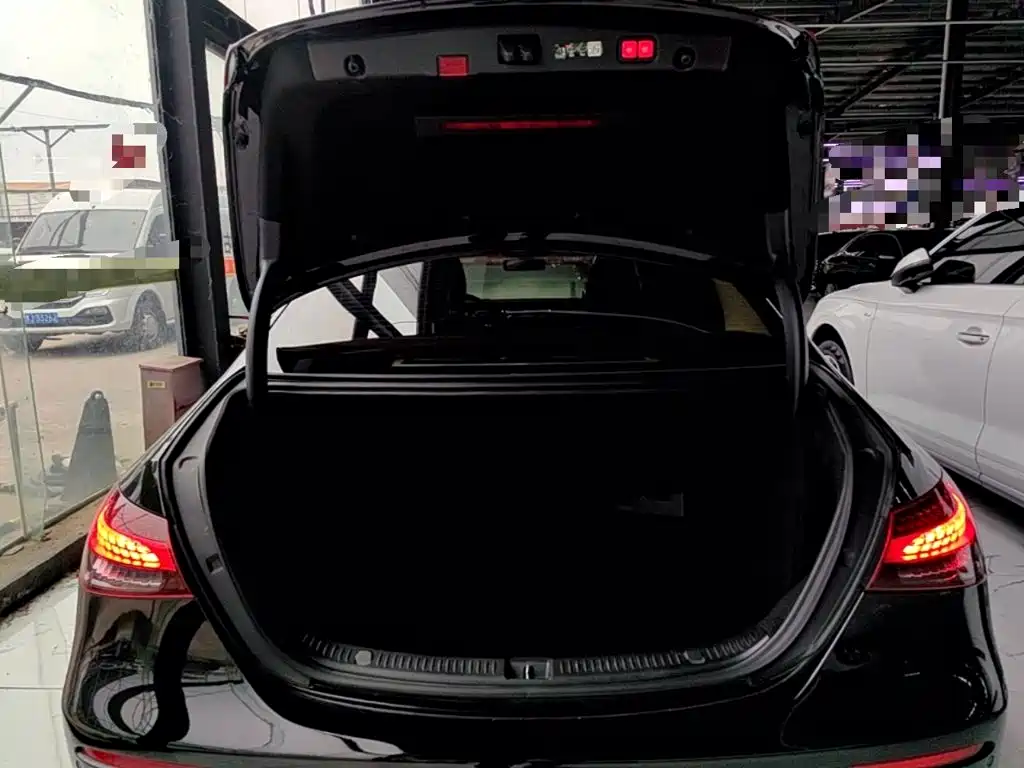 Mercedes-Benz E-Class — миниатюра 19