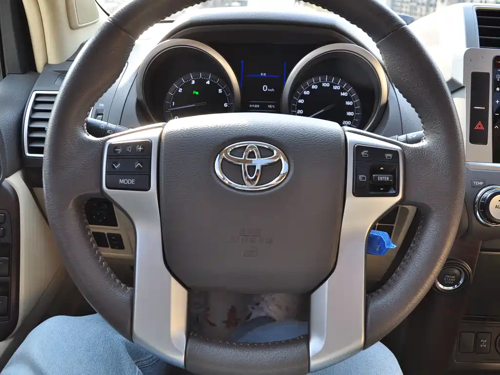 TOYOTA PRADO