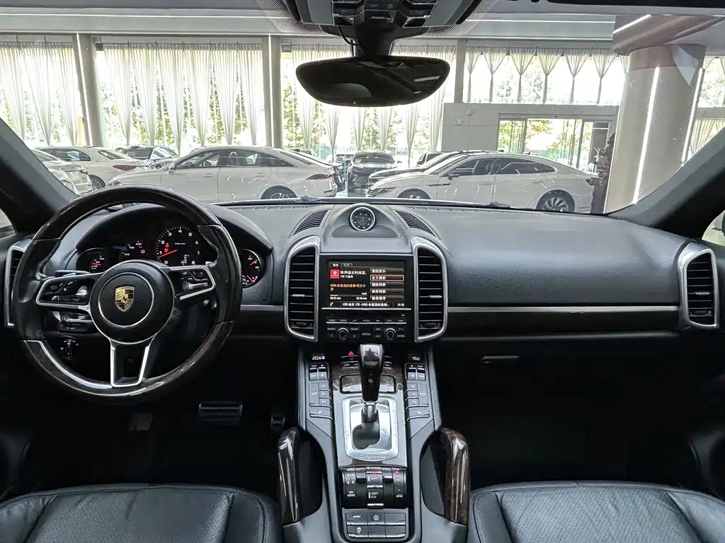 Porsche Cayenne — миниатюра 17