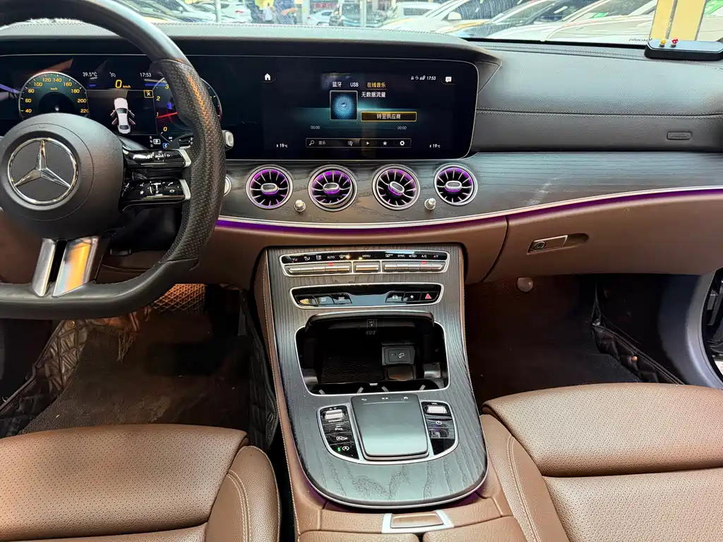 Mercedes-Benz E-Class — миниатюра 13