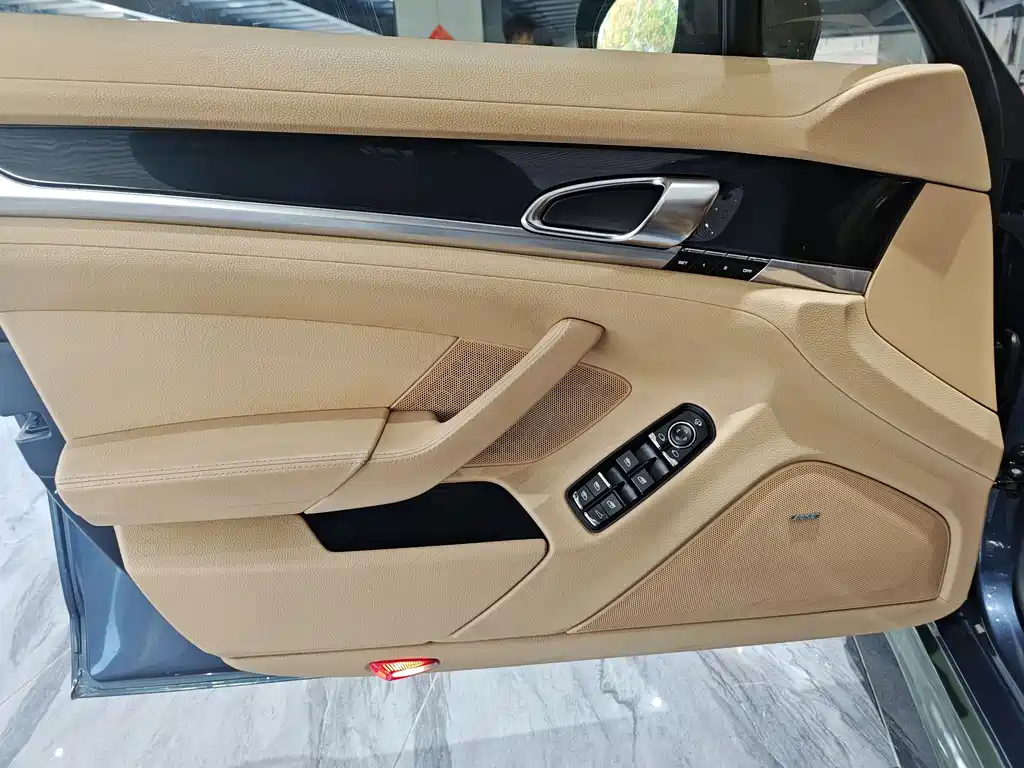 Porsche Panamera 2010 Panamera 4S 4.8L