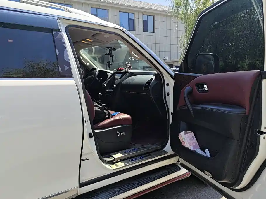 Nissan Patrol — миниатюра 8