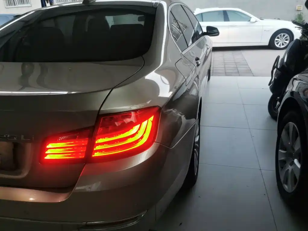 BMW 5 Series — миниатюра 8