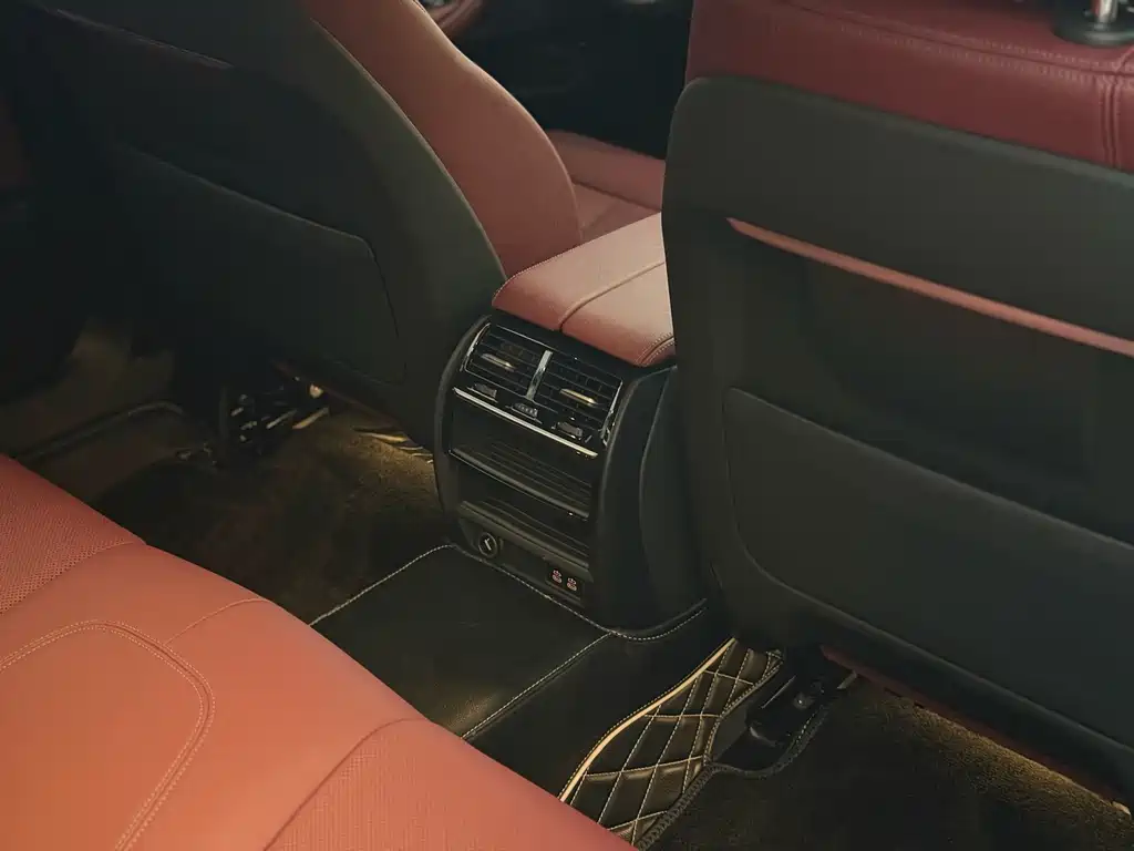 BMW 5 Series — миниатюра 11
