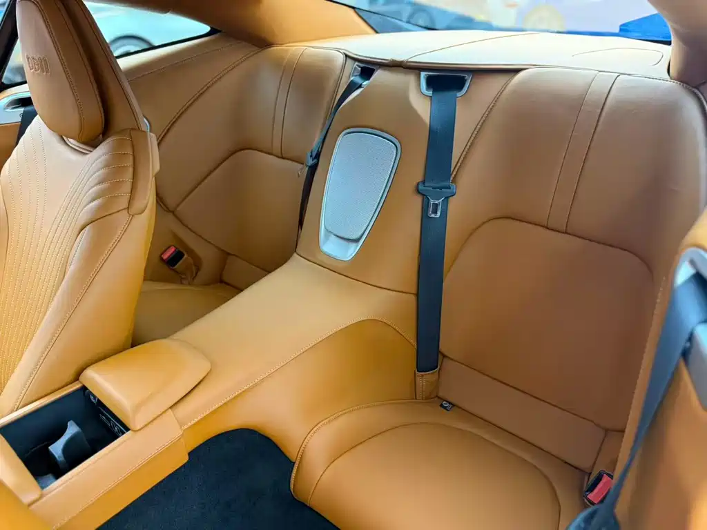 Aston Martin DB11 4.0T V8 Coupe, фото 12