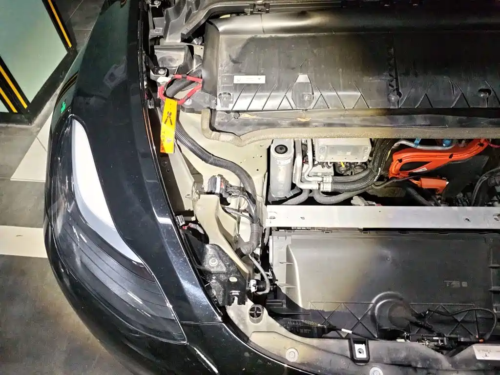 Tesla Model Y — миниатюра 21