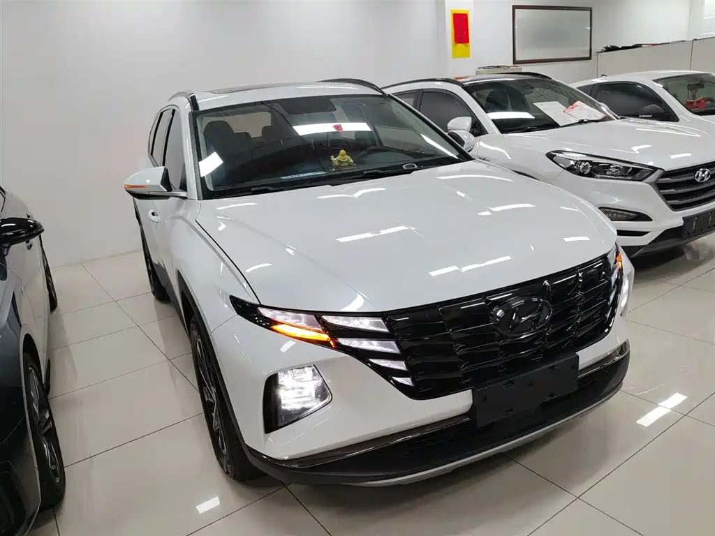 MODERN TUCSON