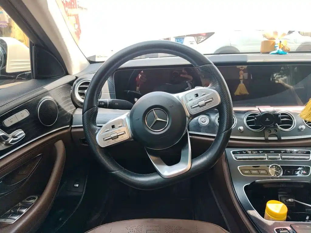 Mercedes-Benz E-Class — миниатюра 11