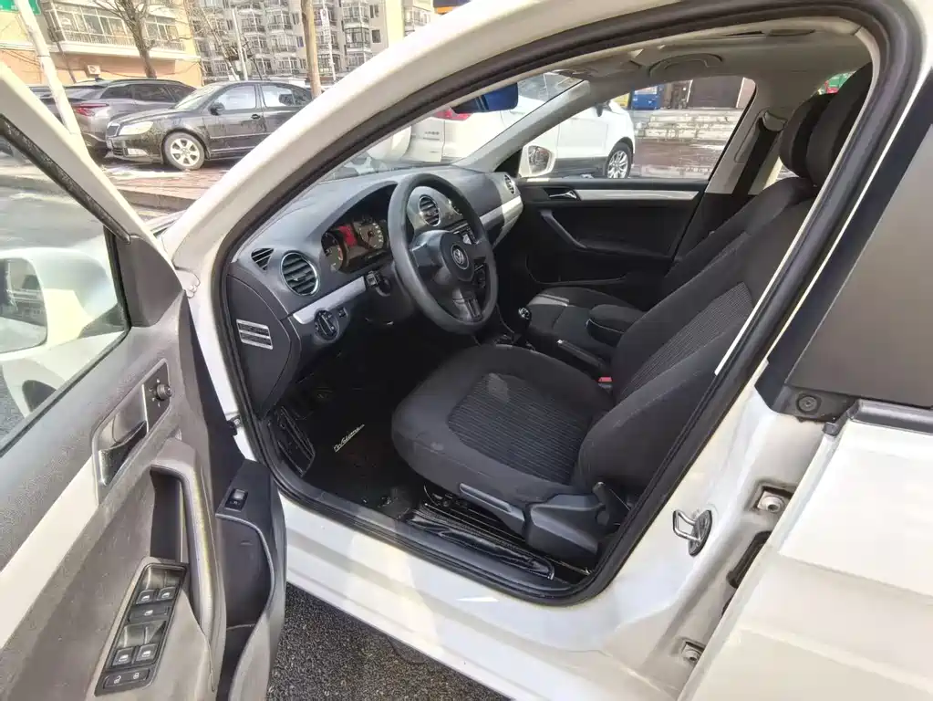 Volkswagen Jetta 1.6L Manual Comfort Type, фото 8