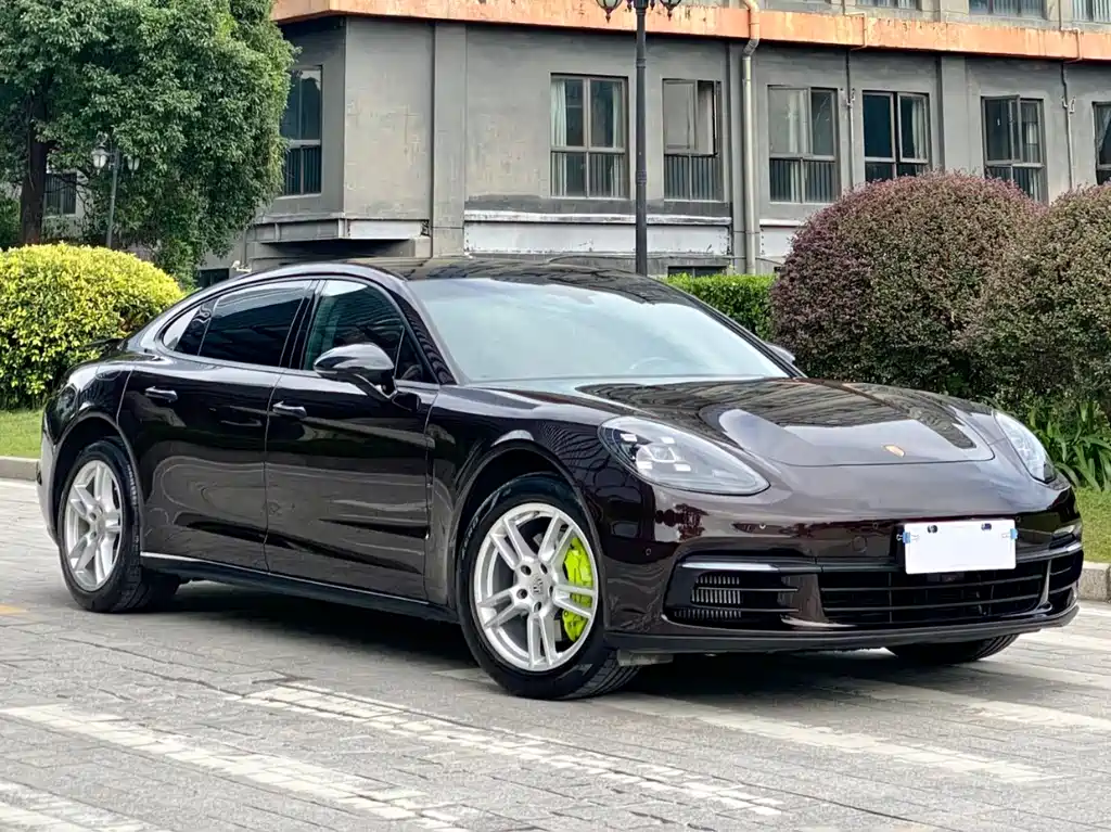 PORSCHE PANAMERA