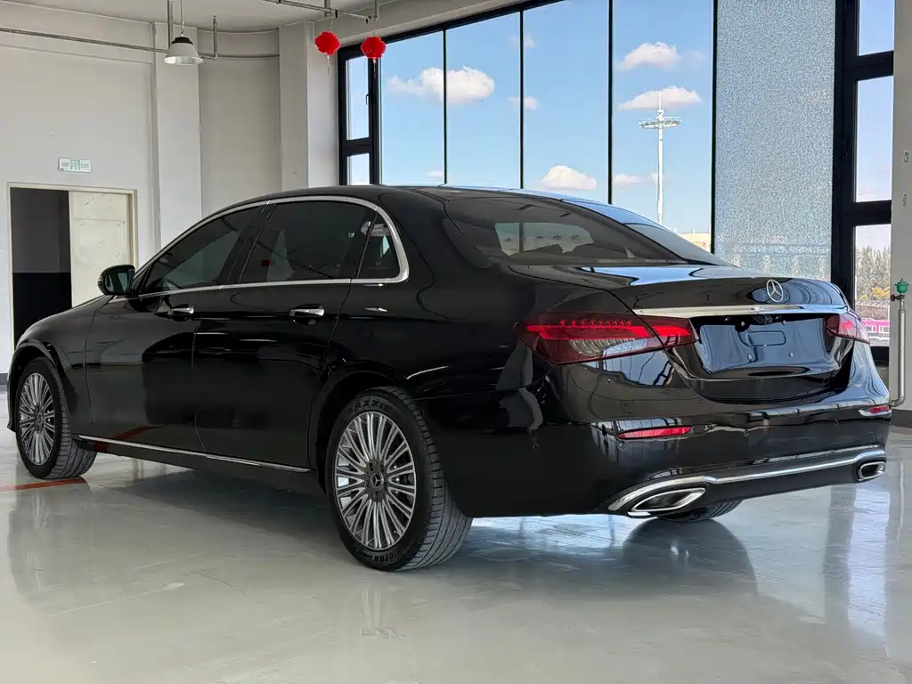Mercedes-Benz E-Class — миниатюра 8
