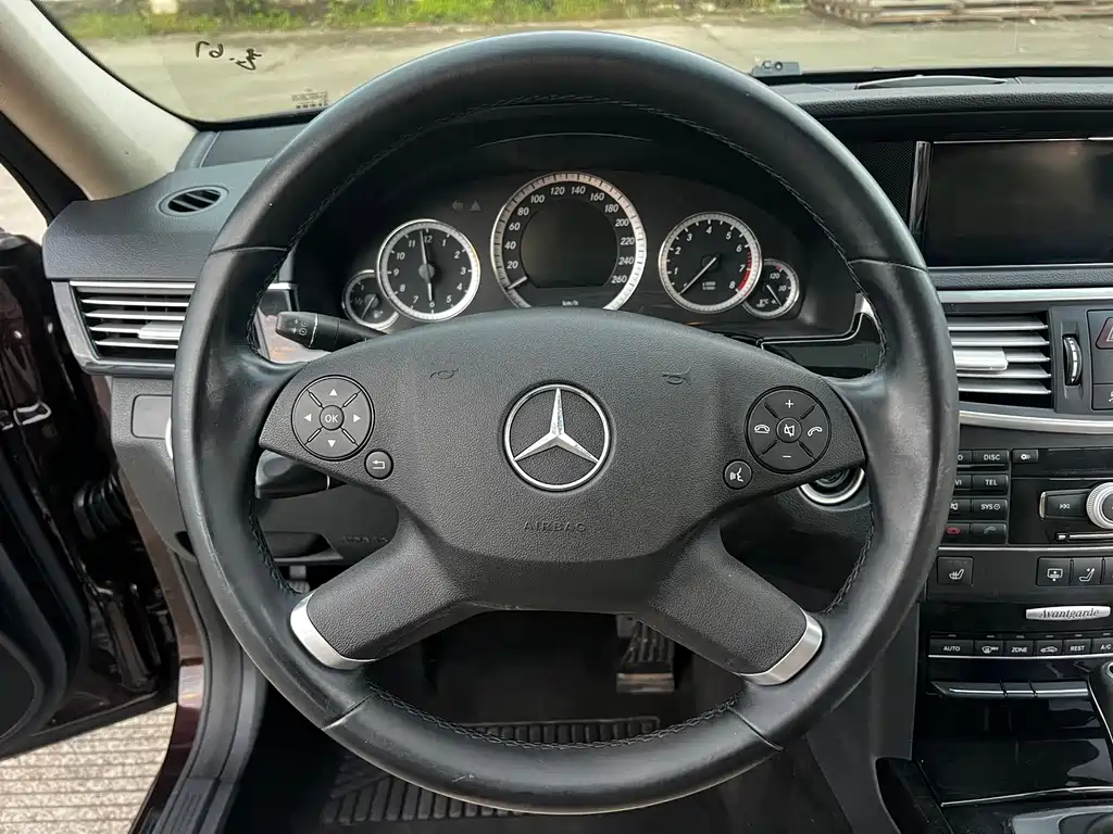 Mercedes-Benz E-Class (Import) — миниатюра 14
