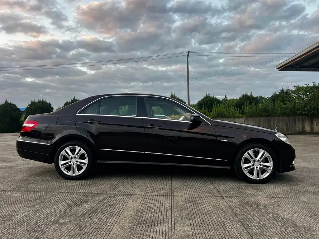 Mercedes-Benz E-Class (Import) — миниатюра 26
